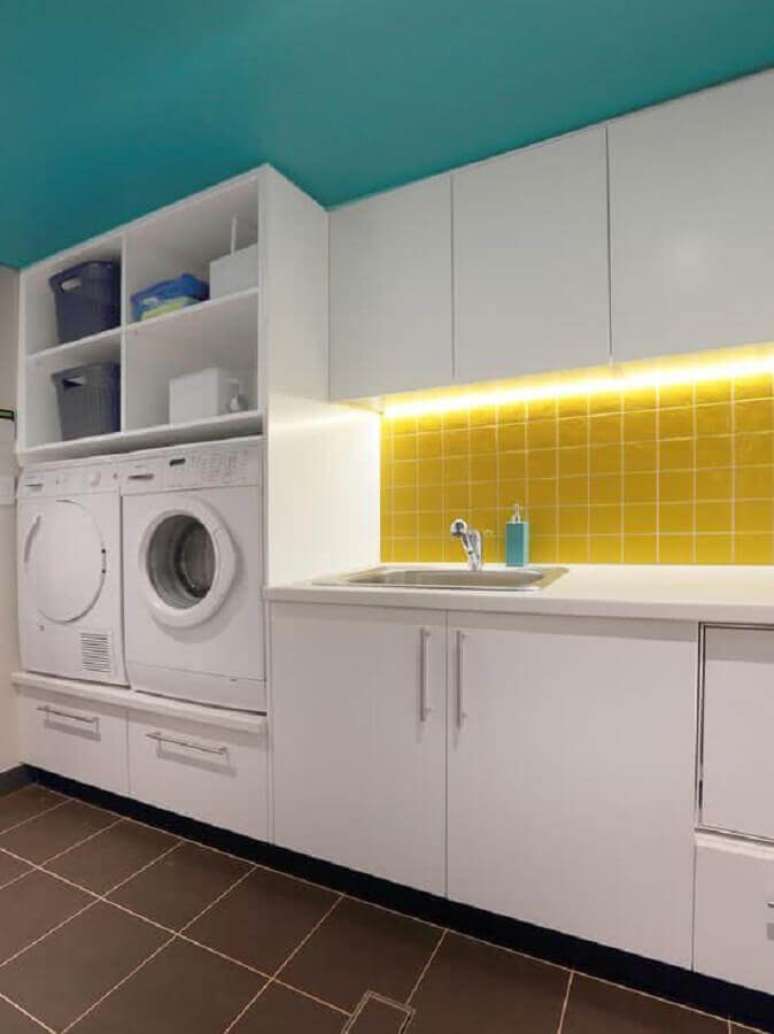 12. Invista em cores para deixar a decora&ccedil;&atilde;o mais divertida