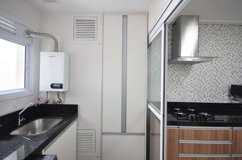 16. A cozinha com &aacute;rea de servi&ccedil;o integrada n&atilde;o precisa seguir necessariamente a mesma decora&ccedil;&atilde;o