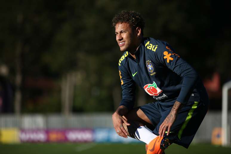 Neymar treina com a Seleção Brasileira na Granja Comary, em Teresópolis (RJ)