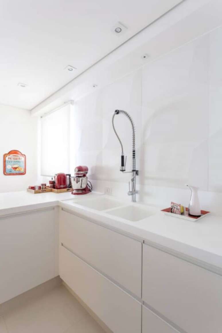 44. Revestimento de pedra na cozinha. Projeto de Mariana Luccisano