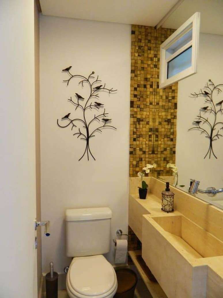 69. Revestimento com pastilhas amarelados. Projeto de Adriana Victorelli