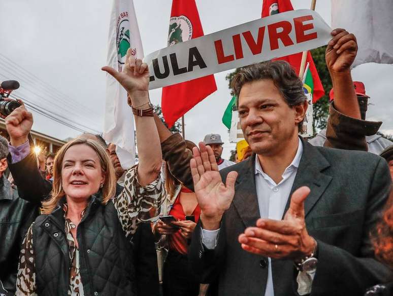 A presidente nacional do PT, Gleisi Hoffmann, e o ex-prefeito de São Paulo Fernando Haddad.