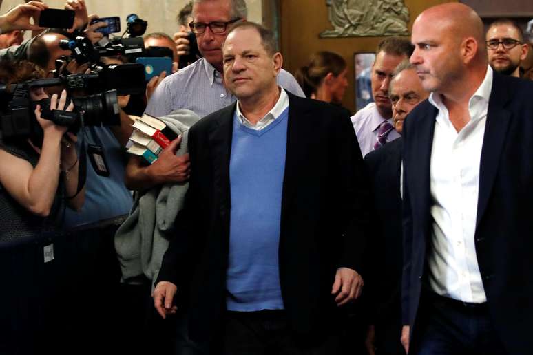 Weinstein deixa corte criminal em Nova York
 25/5/2018    REUTERS/Mike Segar 