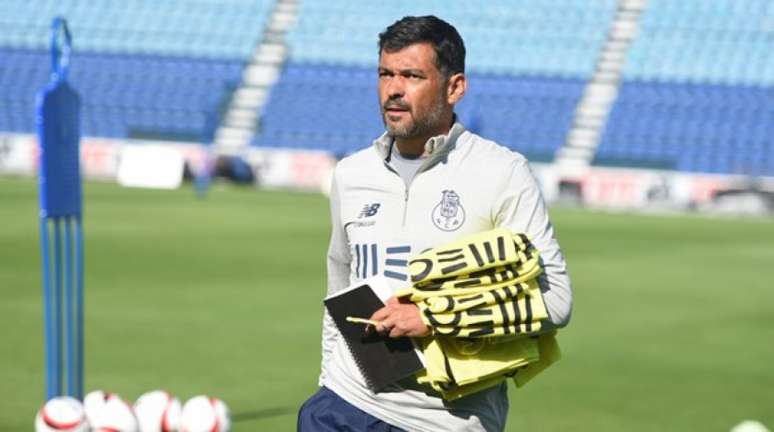 Sérgio Conceição renovou por mais uma temporada com o time azul e branco (Divulgação)