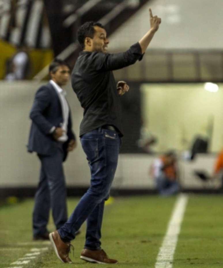 Santos de Jair Ventura, de fato, passou em dois campeonatos à próxima fase, mas tem muitos problemas (Foto: AFP)