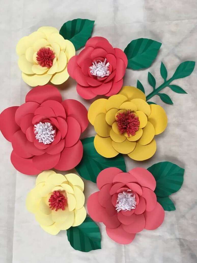 18. Maxi flores de papel para colorir a decoração