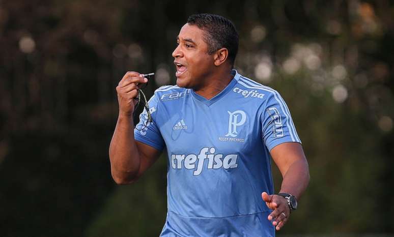 Roger Machado pode alterar a formação titular devido ao desgaste - FOTO: Cesar Greco