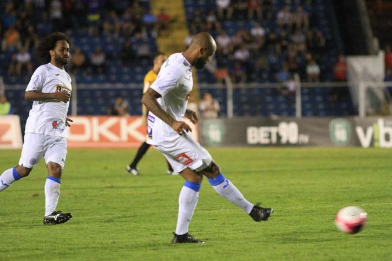 Luizão comemora gol de empate do Juventude contra o São Bento (Foto: Divulgação