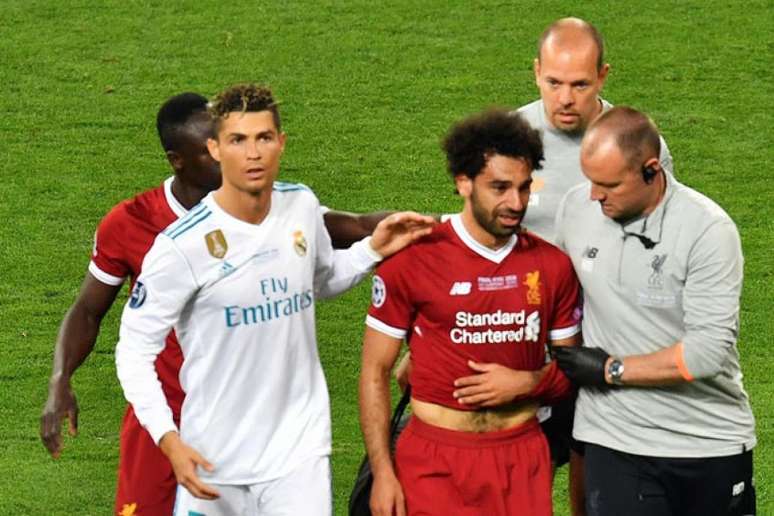 Salah saiu chorando de campo (Foto: Sergei Supinsky / AFP)