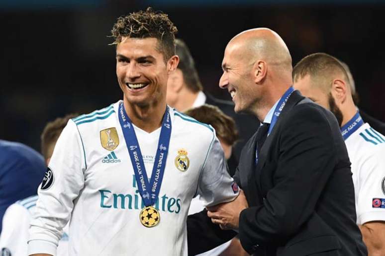 Zidane comemora título com Cristiano Ronaldo (Foto: Franck Fife / AFP)