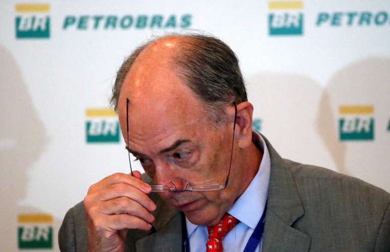 Parente, presidente da Petrobras, que defende "interferência zero" do governo nos preços dos combustíveis, anunciou redução no valor diante da greve