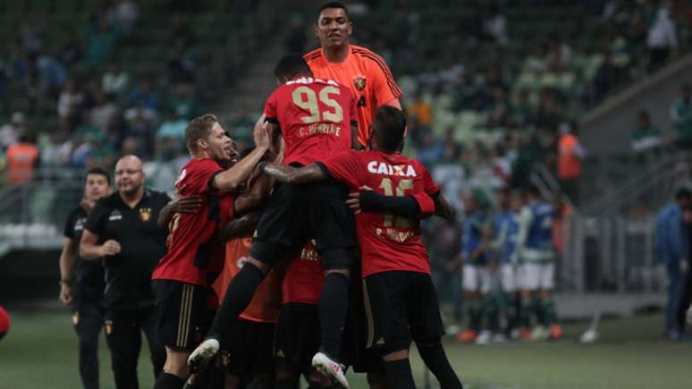 Equipe pernambucana fez três gols no segundo tempo e saiu com a vitória do Allianz Parque (Ricardo Moreira/Fotoarena)