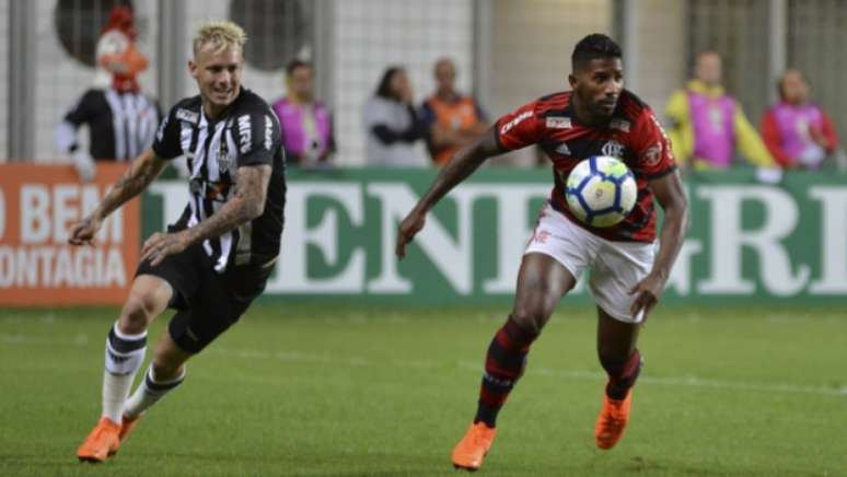 Róger Guedes acredita em jogo melhor do Flamengo (Foto: Paulo Ti/Agencia F8)