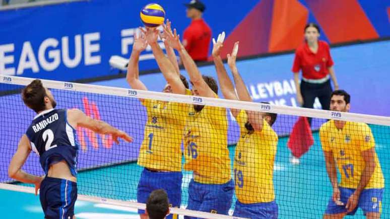 Bloqueio brasileiro foi eficiente na partida (Foto: Divulgação/FIVB)