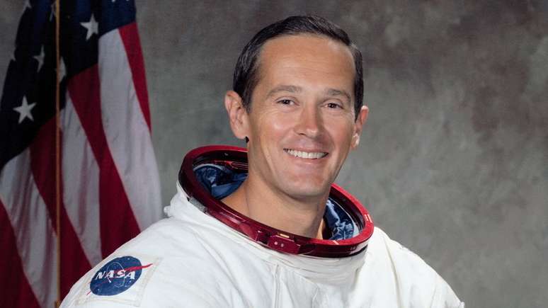 O astronauta Charles Duke foi a pessoa mais nova a pisar na Lua e sua voz ficou famosa ao narrar que estavam respirando de novo após a Apollo 11 pousar