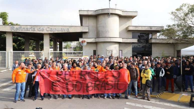 Além dos caminhoneiros, os trabalhadores da Petrobras também interromperam atividades. Na foto, a refinaria de Capuava, no Rio.