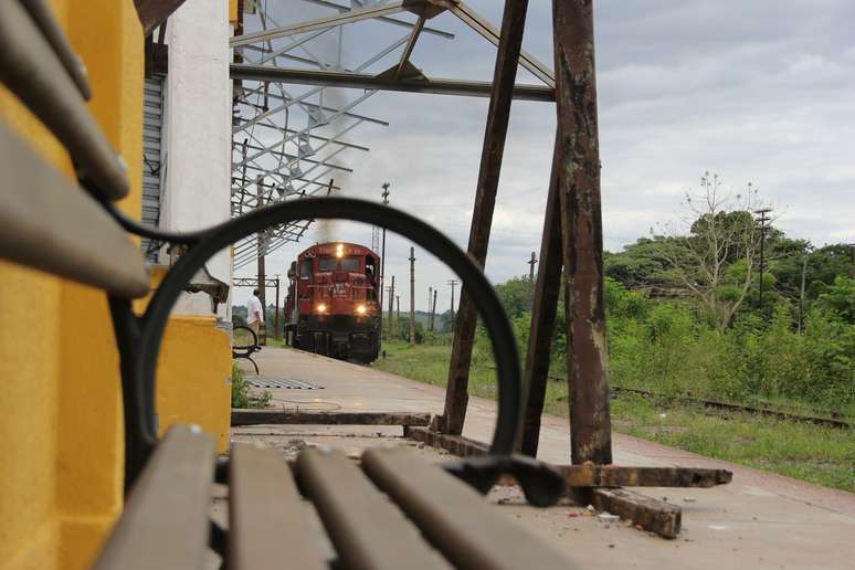 Há muitos anos a cidade de Bauru é abastecida por trens que saem diretamente dos terminais da Refinaria de Paulínia (Replan), na região de Campinas