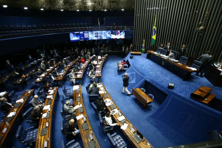 Sessão do Senado aprovou, nesta segunda, a reoneração da folha de pagamento para compensar perdas com o desconto no preço do diesel.