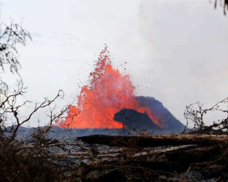 Lava Atinge Poço Potencialmente Explosivo Em Usina No Havaí 