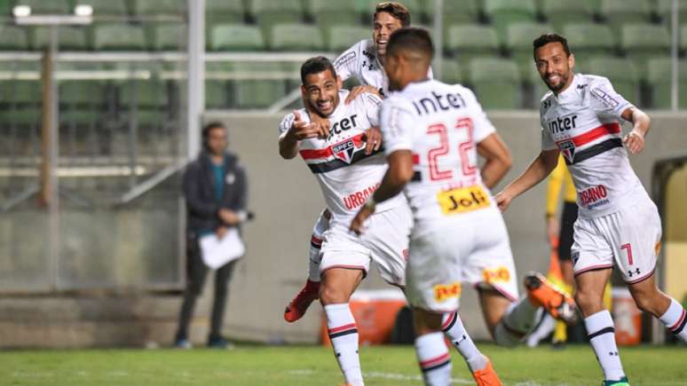 Jogadores do São Paulo comemoram vitória, contra o América-MG, no último fim de semana (Joao Guilherme/Raw Image)