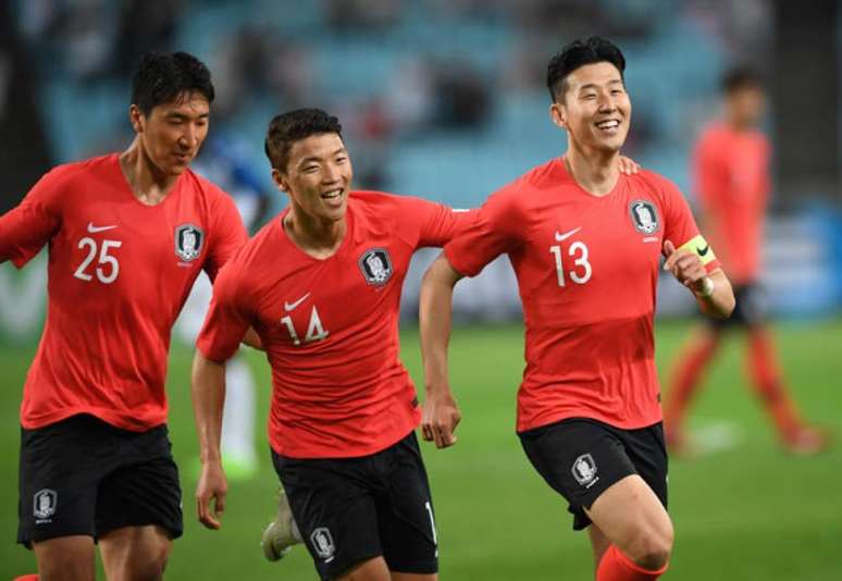Son foi o capitão da Coreia do Sul e marcou o primeiro gol da partida (Foto: Jung Yeon-je / AFP