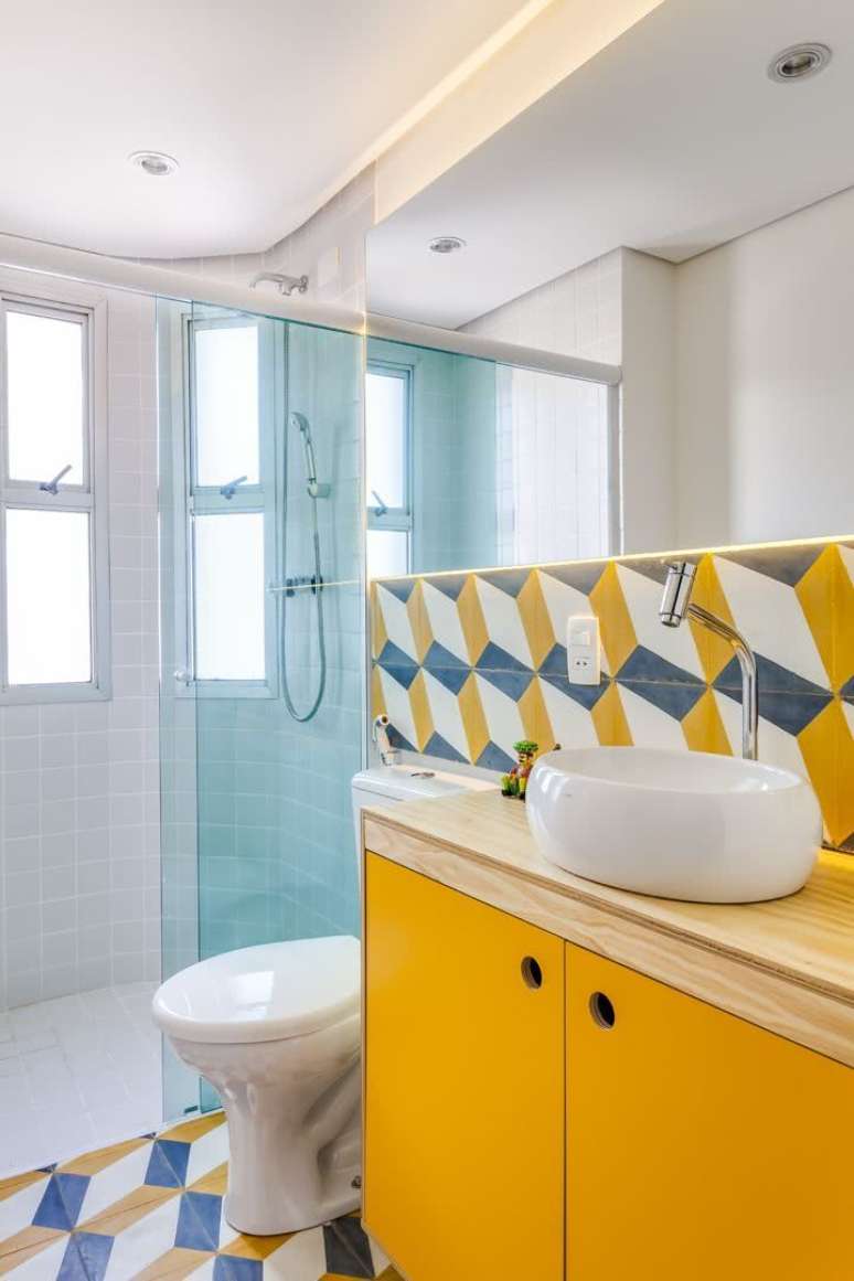 50 -Azulejos para banheiro com desenhos geométricos.