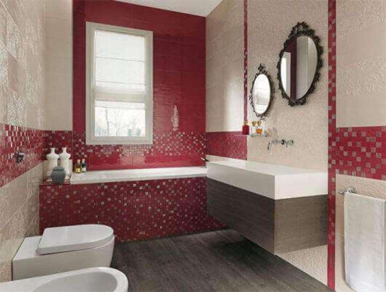 32- Azulejos para banheiro com textura bordô.