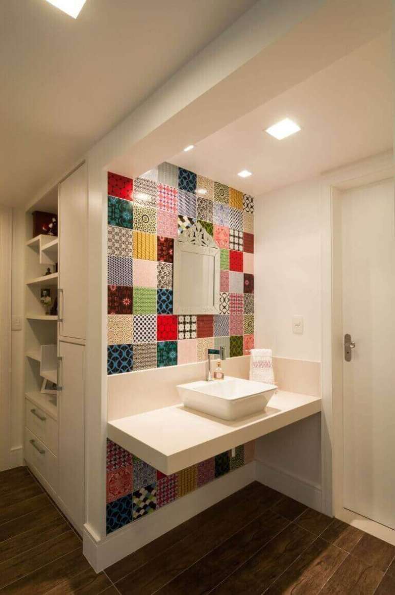 33- Adesivo de parede para lavabo.