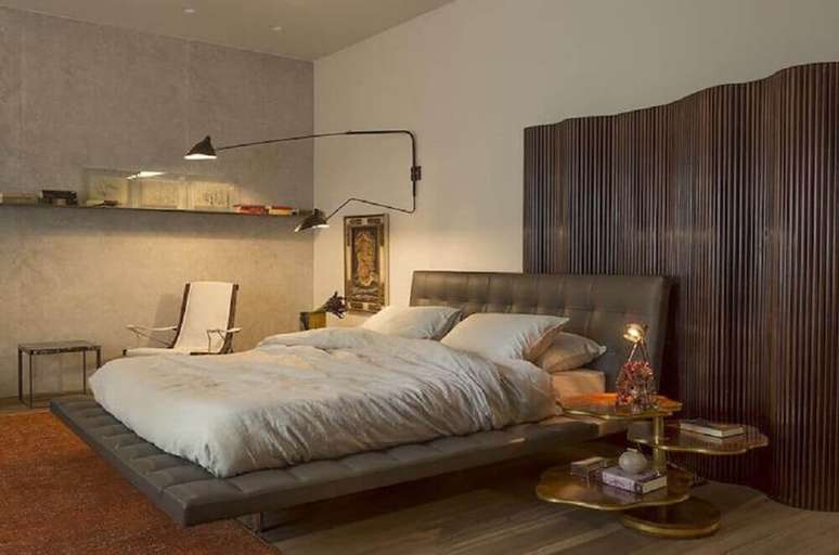 20. Decoração aconchegante com cama de casal japonesa e cabeceira estofada