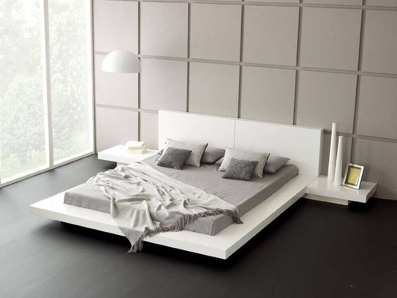 21. Quarto clean e minimalista com cama de casal japonesa