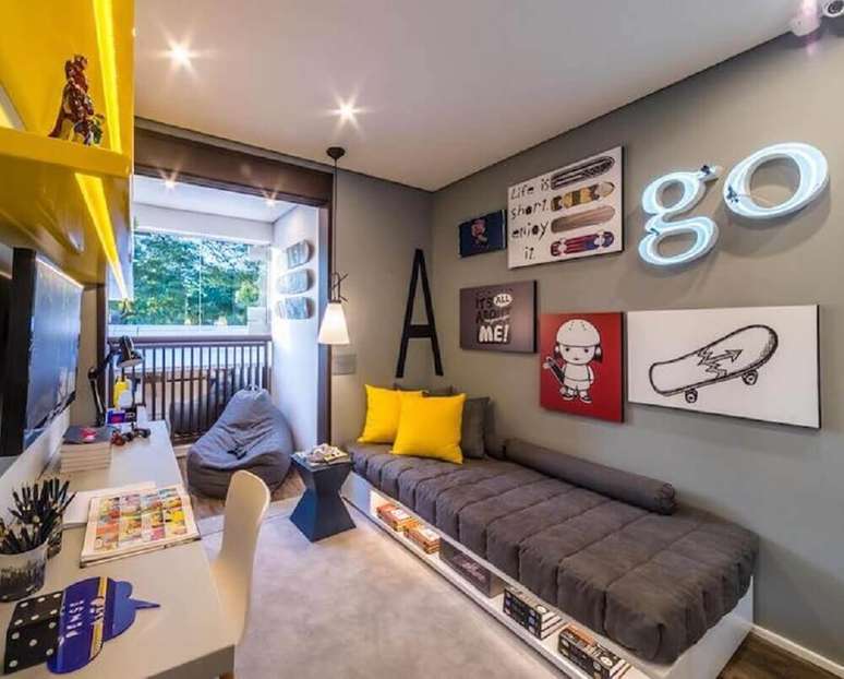 22. Modelo de cama japonesa de solteiro para quarto com decora&ccedil;&atilde;o divertida