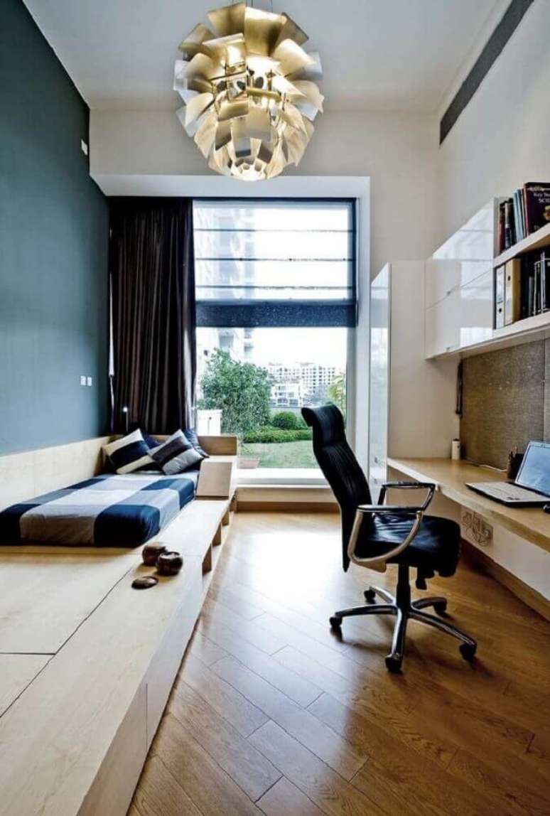 25. Quarto com cama japonesa de solteiro e decoração simples