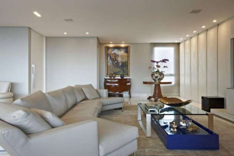 33. Aqui, temos enfeites nos dois níveis da mesa. Projeto de Gislene Lopes