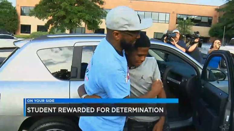 'Estudante &eacute; recompensado por determina&ccedil;&atilde;o', diz texto de emissora