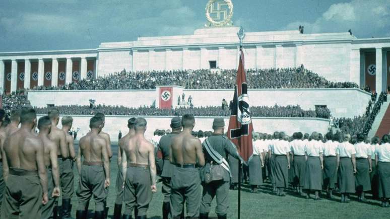 Inspirado na reconstru&ccedil;&atilde;o que Mussolini empreendeu na arquitetura de Roma, Hitler buscou disseminar o estilo arquitet&ocirc;nico cl&aacute;ssico em Berlim