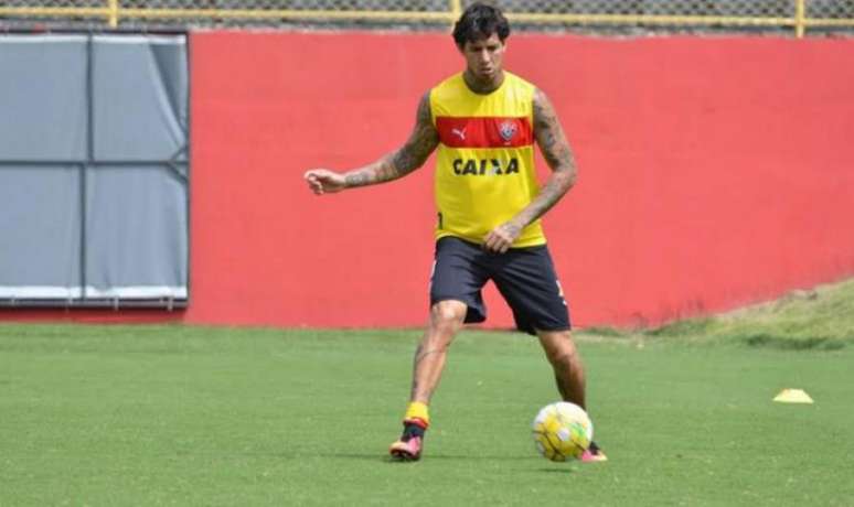 Victor Ramos atuando pelo Vitória