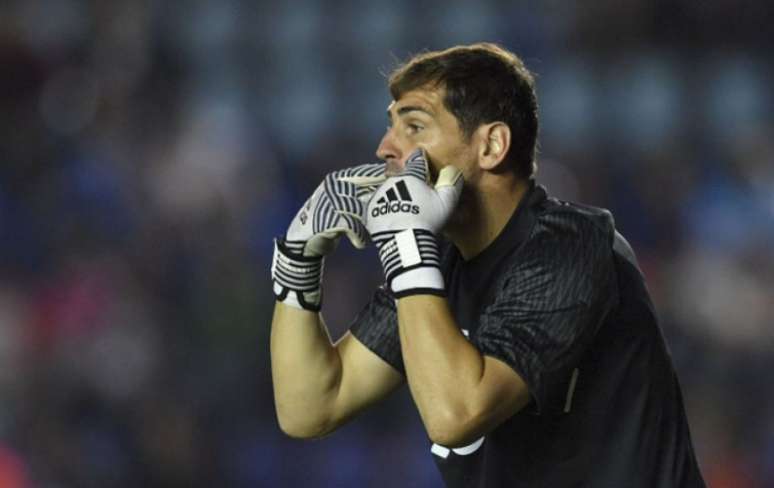 Mesmo depois de renovar contrato, Casillas pode trocar de clube na Europa