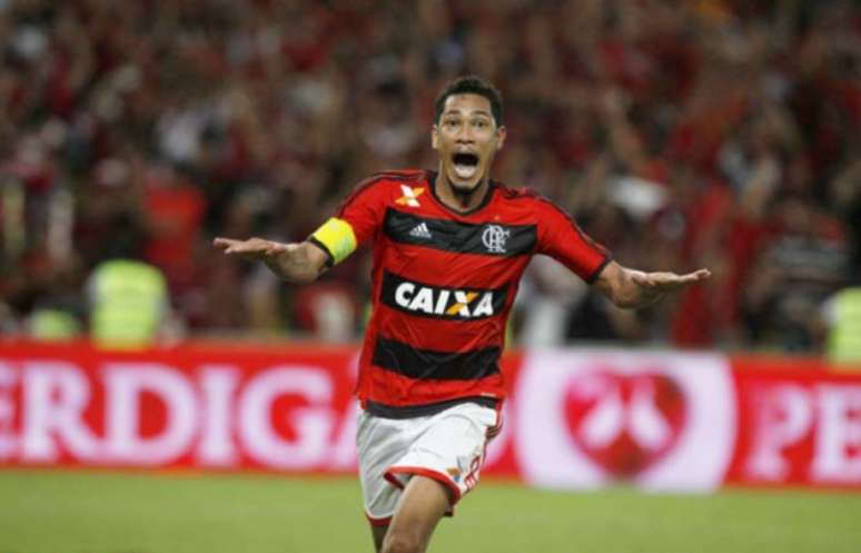Hernane marcou 45 gols em 76 jogos com a camisa do Flamengo (Foto: Cleber Mendes/Lancepress!)