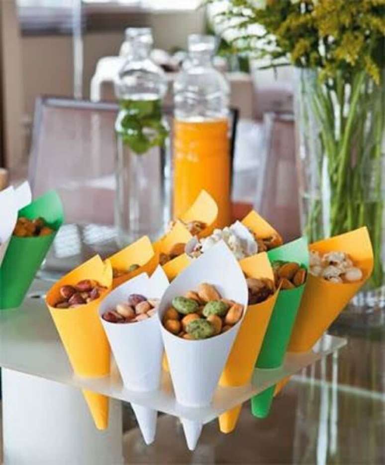 decora&ccedil;&atilde;o de copa do mundo &ndash; cones de amendoim