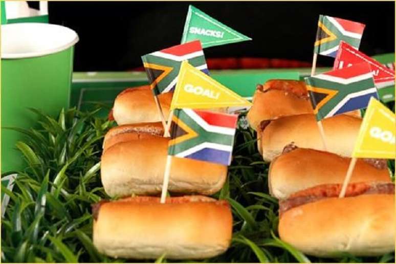 decora&ccedil;&atilde;o de copa do mundo &ndash; sanduiche com bandeirinhas