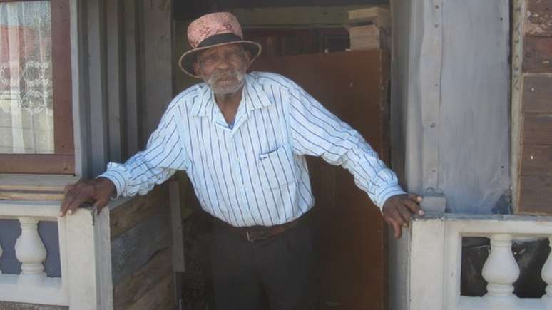 Os olhos de Blom ainda brilham com as mem&oacute;rias da inf&acirc;ncia, quando ca&ccedil;ava p&aacute;ssaros