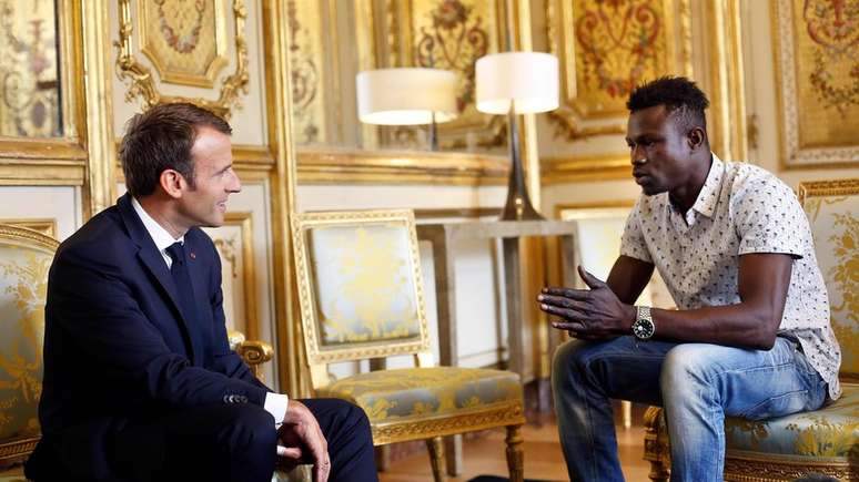 Emmanuel Macron convidou Mamoudou Gassama ao Palácio do Eliseu