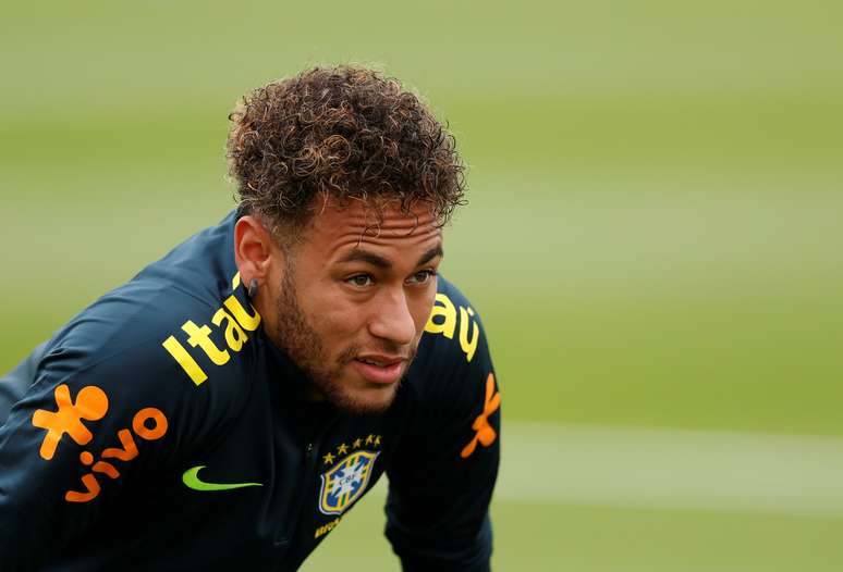 Preparação para o retorno de Neymar está sendo planejada minuciosamente pela comissão técnica da Seleção