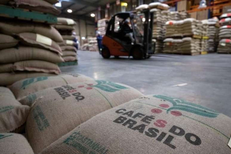 Sacos de café em galpão de armazenamento
01/02/2017
REUTERS/Philippe Wojazer