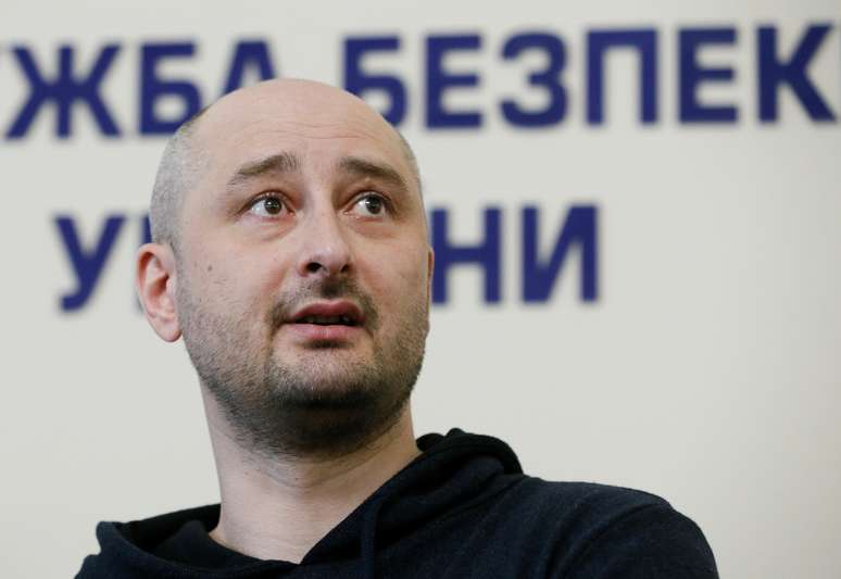 Jornalista russo Babchenko aparece em briefing em Kiev
 30/5/2018    REUTERS/Valentyn Ogirenko