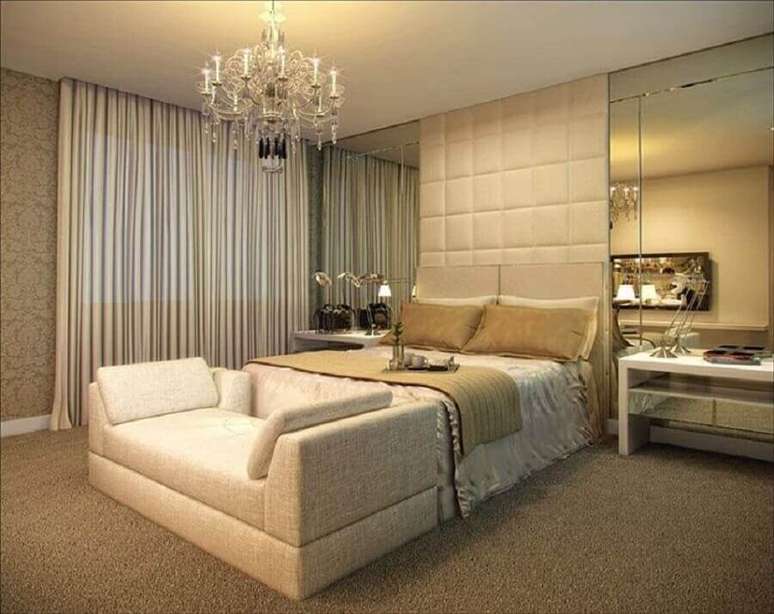 36. Modelo sofisticado de lustres para quarto de casal com decora&ccedil;&atilde;o em cores neutras