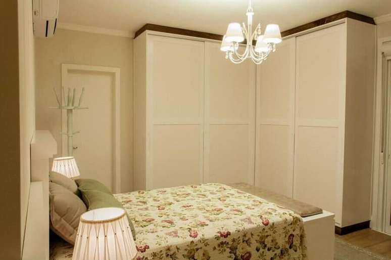 42. Modelo simples de lustres para quarto