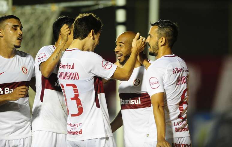 Patrick comemora o gol contra o Vitória