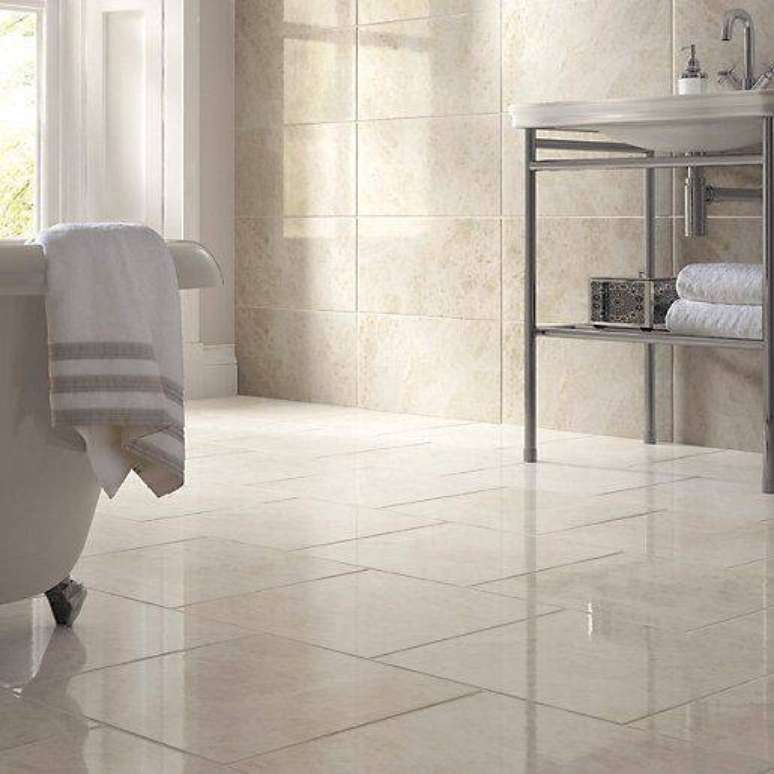 12. A aplicação do revestimento para banheiro pode ser diferente nas paredes e no piso