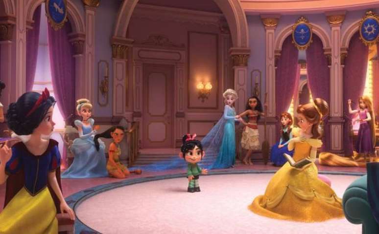 Princesas reunidas em cena de 'WiFi Ralph'